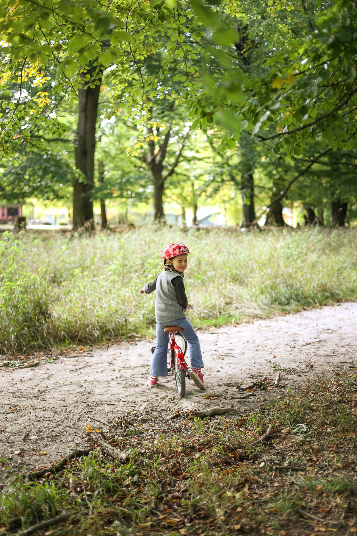 Visiting Dyrehaven Park in Klampenborg, just north of Copenhagen, Denmark for fall colors and leaves by this forest school student.